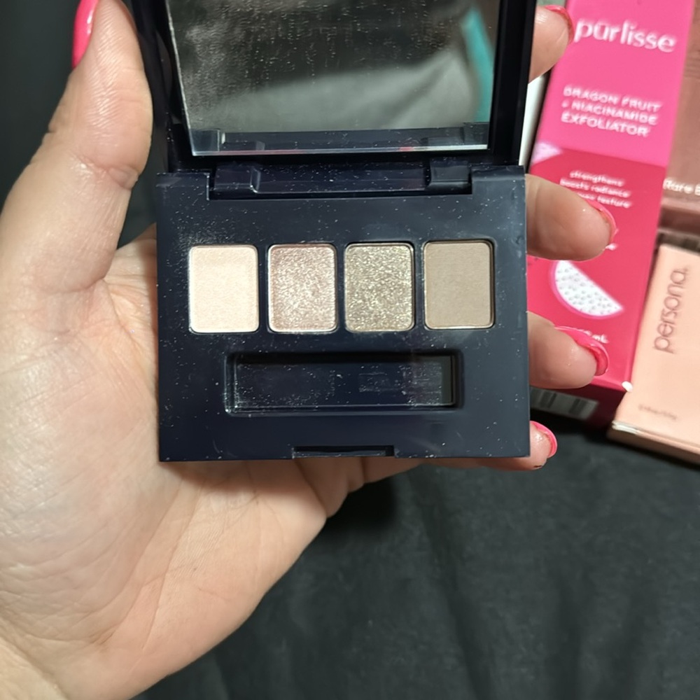 Makeup bundle - Picture 2 of 3